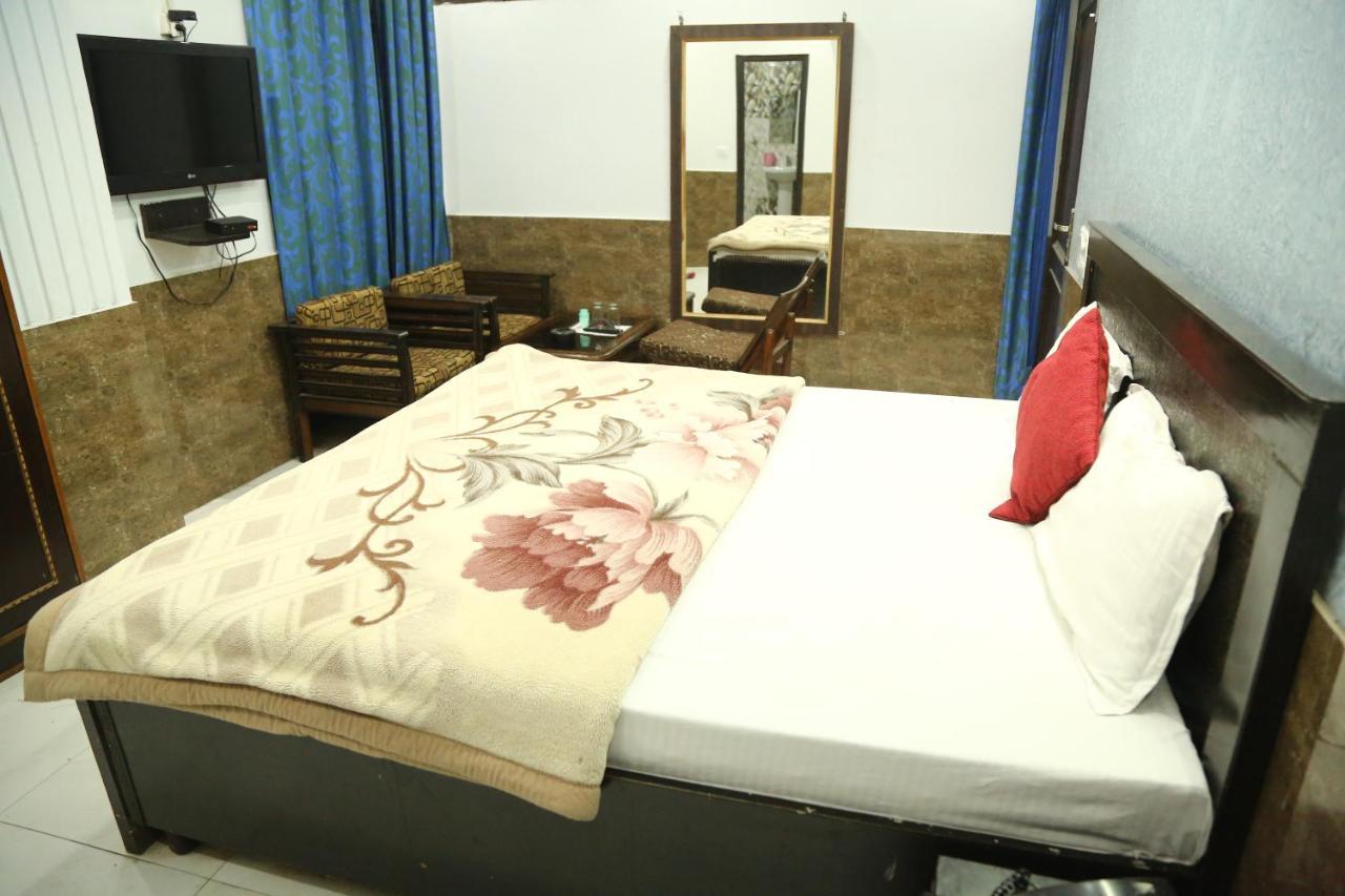 Hotel Diamond Palace Chandigarh Bagian luar foto