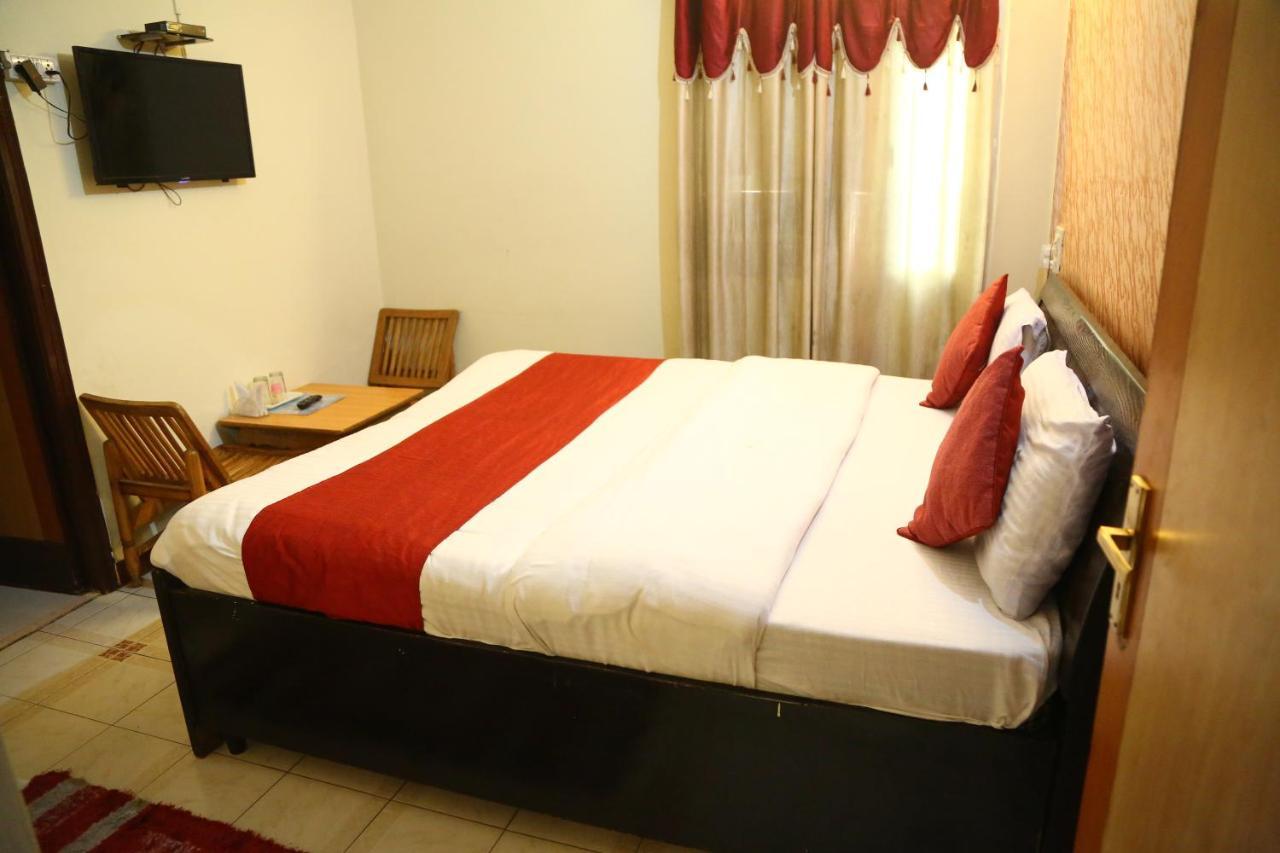 Hotel Diamond Palace Chandigarh Bagian luar foto