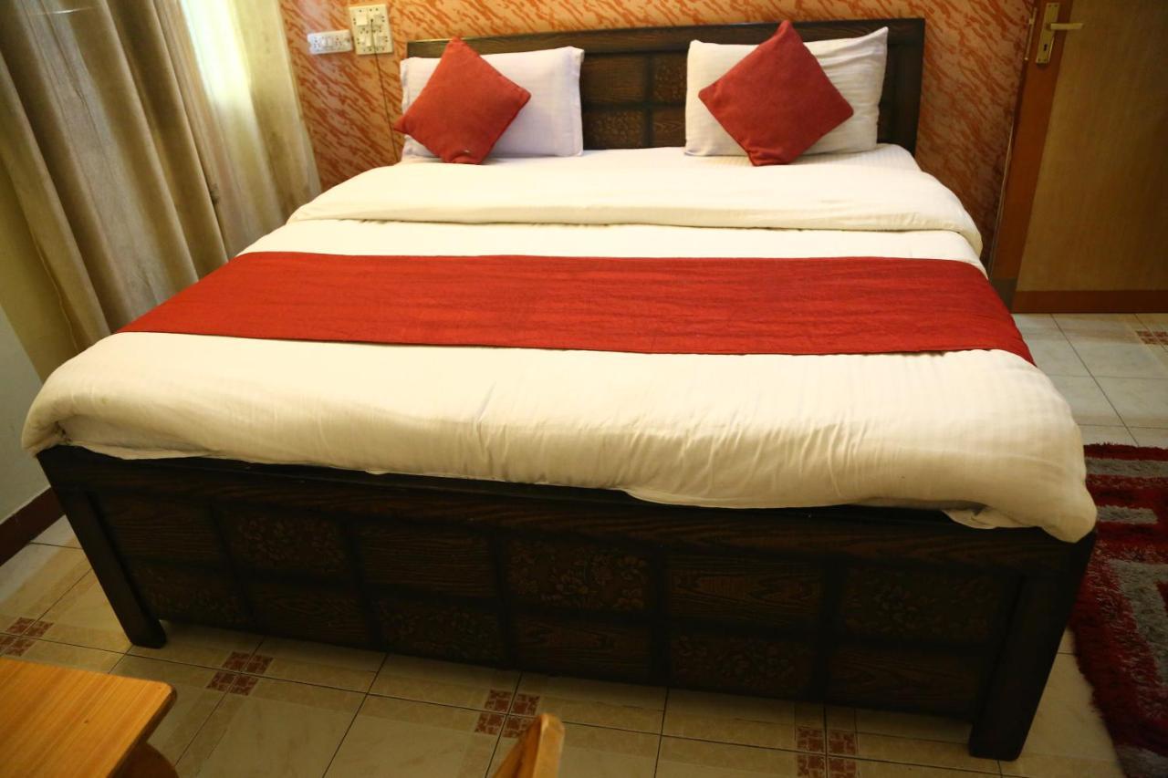 Hotel Diamond Palace Chandigarh Bagian luar foto