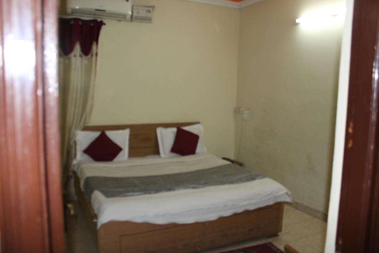 Hotel Diamond Palace Chandigarh Bagian luar foto